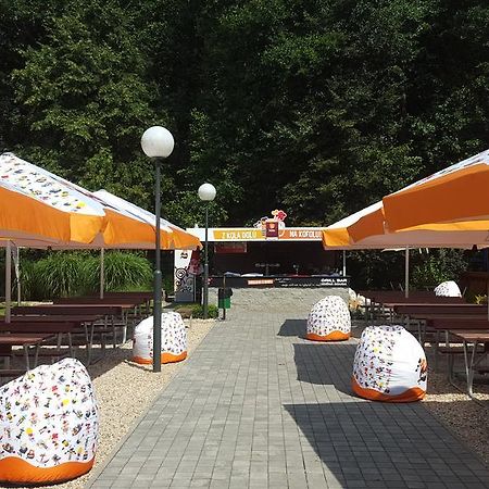 Restaurace A Penzion Zdena Bouda Hradec Králové Kültér fotó
