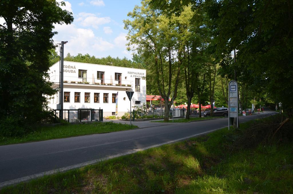 Restaurace A Penzion Zdena Bouda Hradec Králové Kültér fotó